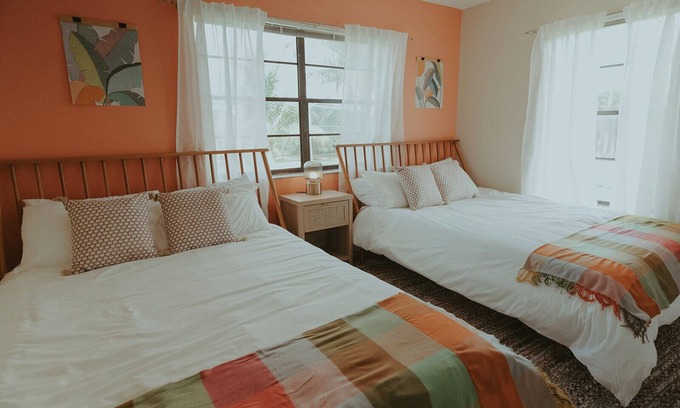 Lauderhill Casa | Beautiful Waterfront Family Getaway with a Pool