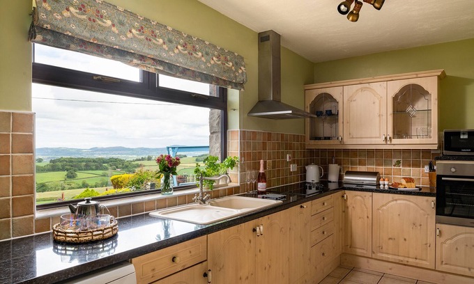 St George Cabaña | Beautiful Welsh cottage with breathtaking coastal and rural views