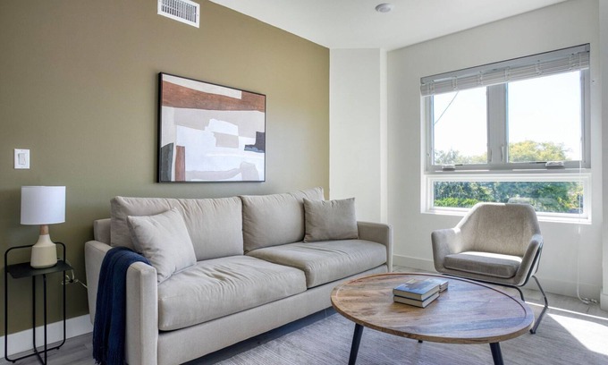 Mar Vista Apartamento | Beautiful West LA 1BR w/ Rooftop & Gym, nr Restaurants, by Blueground