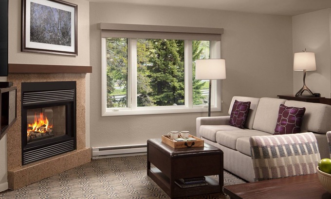 Highland Meadows Complejo | Beautiful West Vail StreamSide Retreat + Premium Amenities, 1-Bedroom Condo