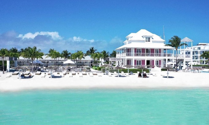 Palm Cay Condominio | Beautiful white sand beaches, crystal clear turquoise water and romantic sunsets