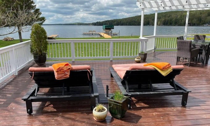 Crandon Cabaña | Beautiful Wisconsin Beach Retreat Lake Lucerne