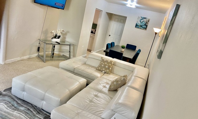 Wynwood Art District Casa | Beautiful Wynwood Duplex Home!!