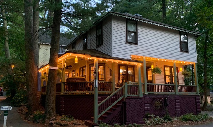 Mount Gretna Heights Cabaña | Beautiful Yr Round Cottage Great Porch, Heart of MTG, Near Hershey, Lititz, Lanc