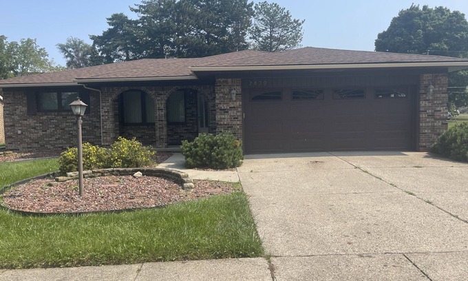 Sterling Heights Casa | Beautiful10-12 people 6 queen bed 4 bedroom private location