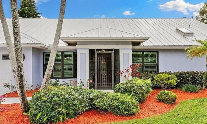 Lely Golf Estates Casa | Beautifull 3-bed, 2.5-bath pool home in the heart of Lely Country Club.