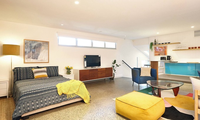 Bulli Apartamento | Beautifully appointed Bulli studio nestled between coast and escarpment