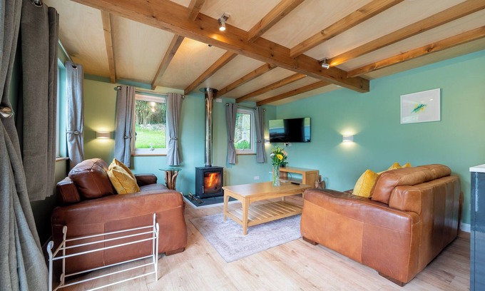 Bude Chalet De Esquí | Beautifully Appointed Chalet Ideally located 5 min walk from beach & town centre
