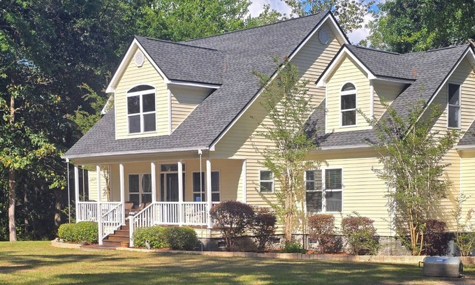 Dale Casa | Beautifully appointed river house with private dock and 10 minutes from Beaufort
