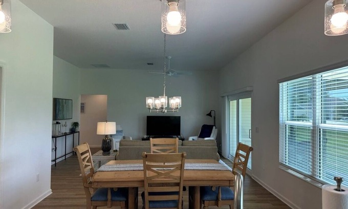 Okahumpka Casa | Beautifully Decorated Lake Denham 3 bed 2 bath house in The Villages