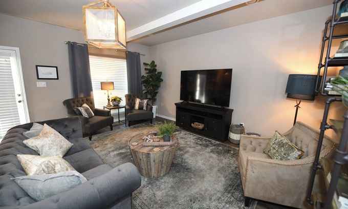 Wellborn Casa | Beautifully furnished townhome! Spacious Aggie retreat!