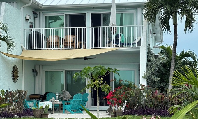 Treasure Cay Condominio | Beautifully furnished Treasure Cay 2bd 2bth condo with 36’ boat slip!