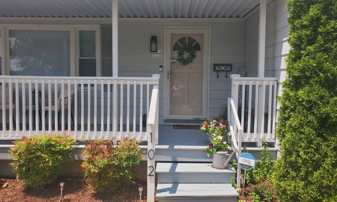 Bristol Casa | Beautifully Furnished 3 Bedroom, 1 Bath House close to the Hard Rock Casino!