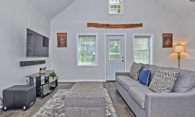 Andover Casa | Retiro privado bellamente amueblado en Andover!
