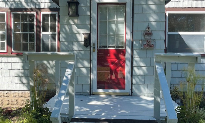 Hillsdale Casa | Beautifully furnished 3-bedroom home located half a mile from Hillsdale College
