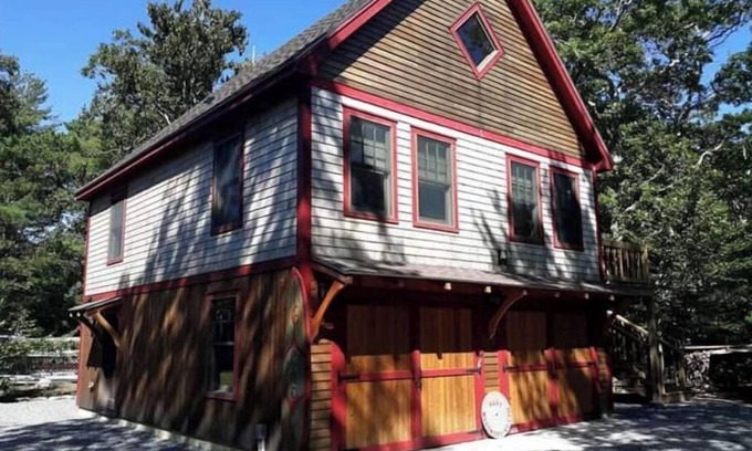 Vineyard Haven Chalet De Esquí | Beautifully handcrafted arts and craft style carriage house chalet