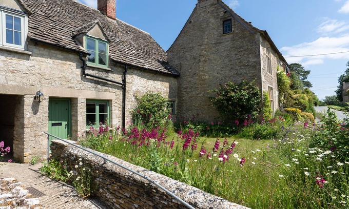 Ampney Crucis Cabaña | Beautifully presented dog friendly - Bea's Cottage