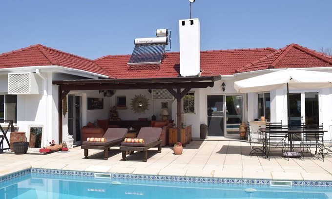 Catalkoy Casa | Bonito bungalow de 3 dormitorios reformado situado cerca del mar.