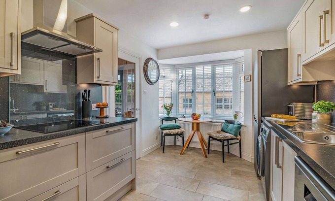 Broadway Cabaña | Beautifully presented family friendly holiday cottage - Church End