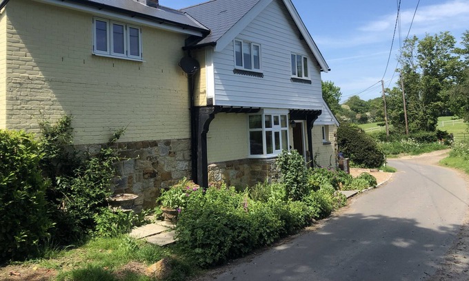 Warbleton Cabaña | Beautifully recently renovated country cottage