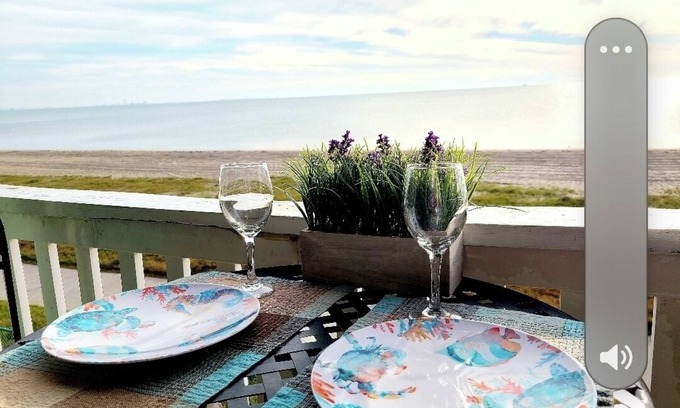 North Beach Condominio | Beautifully Remodeled Condo w/Beach Front and Ocean Views - Unit 2103