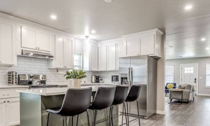 Central Oklahoma City Casa | Beautifully Remodeled 3B1.5B W/ King Bed By OU Med