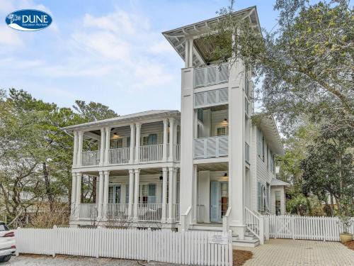 Seaside Casa | Beautifully remodeled "Taste & Sea" 3BR 3,5BA Steps from Beach Pools Optional Carriage cottage