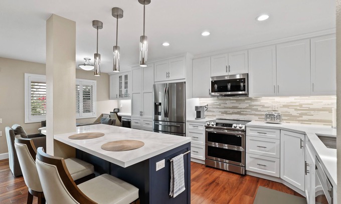 Laguna Woods Condominio | Beautifully remodeled 2 BD /2 BA 1st Floor Condo in Beach Close 55+ Community