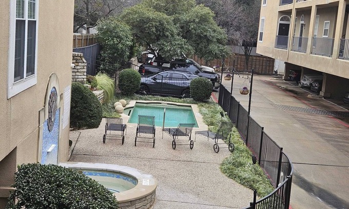 Turtle Creek Apartamento | Beautifully remodeled condo 2b/2bth conveniently in West Village, Uptown Dallas
