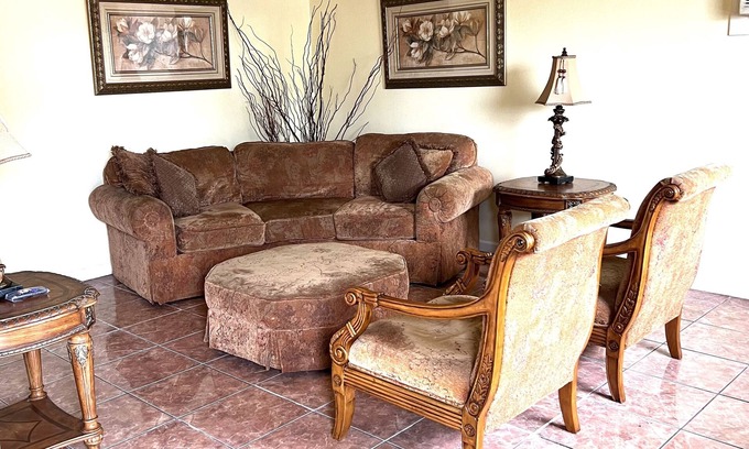 Stockton Condominio | Beautifully remodeled 2bdrm and 1ba duplex in a family oriented neighborhood.