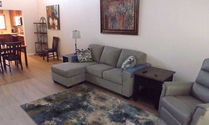 Fountain Hills Casa | Beautifully Renovated in 2024, Quiet Neighborhood, Walk to the Famous Fountain.