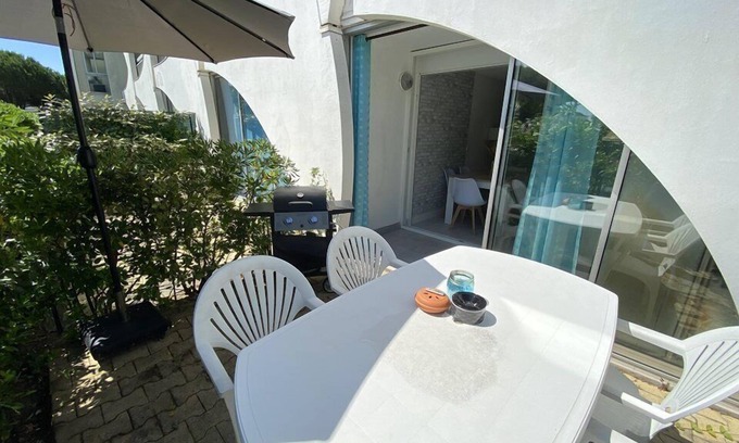 La Petite Motte Apartamento | Beautifully renovated Studio cabin, with private garden, close to the beach, BBQ
