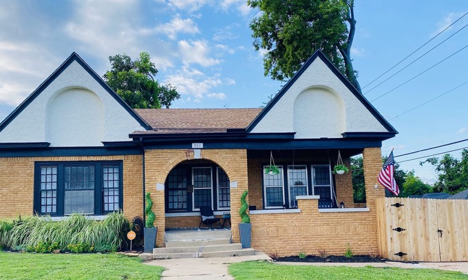 Central Oklahoma City Casa | Beautifully renovated craftsman in the heart of Oklahoma City.