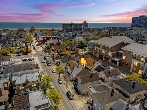 Atlantic City Casa | Beautifully Renovated 6BR 2BA 2 Blocks to Beach