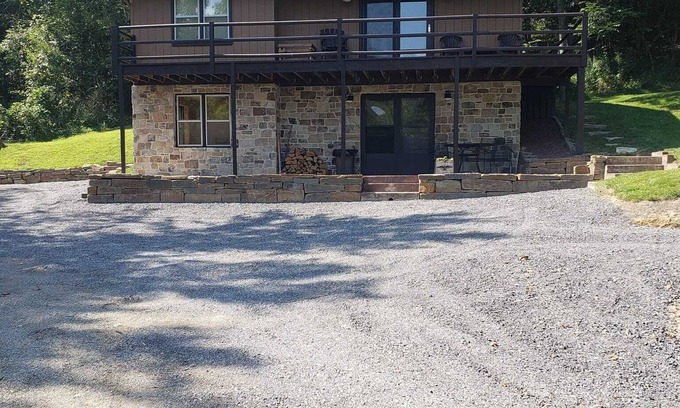 Blairs Mills Cabina | Beautifully renovated cabin near Blacklog Mountain
