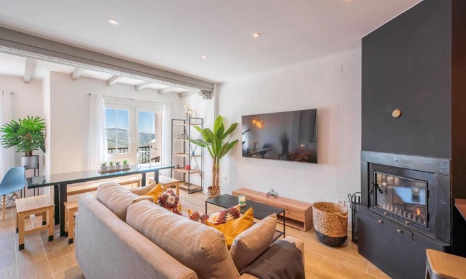 Pradollano Chalet De Esquí | Beautifully Renovated 4 Bedroom Apt + Kid's Room