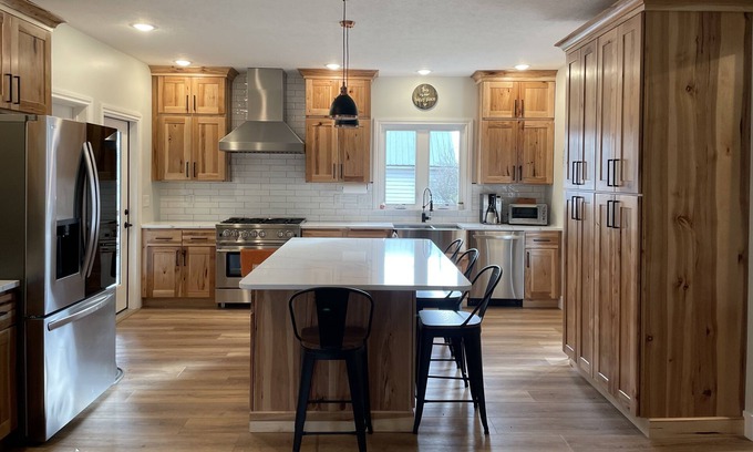 Palmyra Otro | Beautifully renovated farmhouse 30 minutes from "The Big House"
