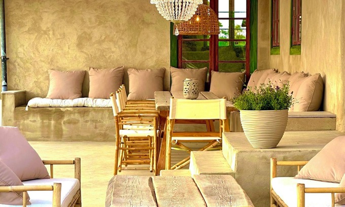Ljugarn Casa | Casa de campo mágica de la década de 1700 en 15 hermosos acres. Con buen gusto remodelado.