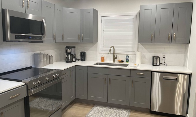 Leander Casa | Beautifully renovated home on quiet tree-lined street. Close to major amenities!