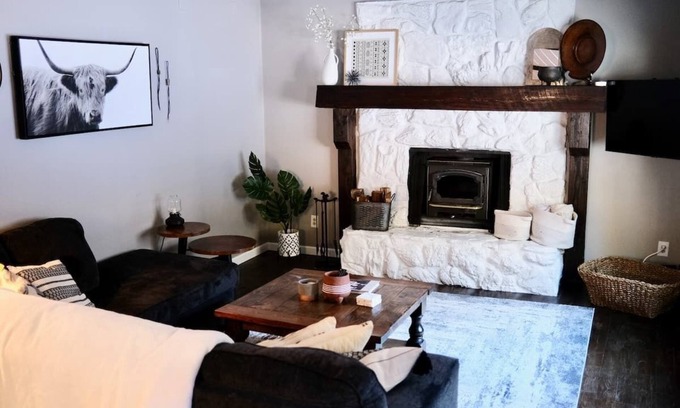 Shadow Mountain Casa | Beautifully Renovated Shadow Mountain Home