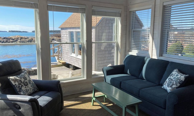 Jonesport Cabaña | Hermosamente renovada casa frente al mar con vistas espectaculares ..