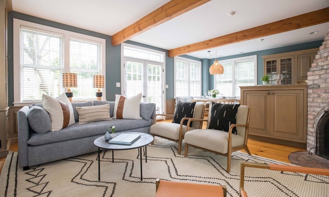 Nantucket Town Casa | Residencia de la ciudad bellamente renovada - EL BUNGALOW