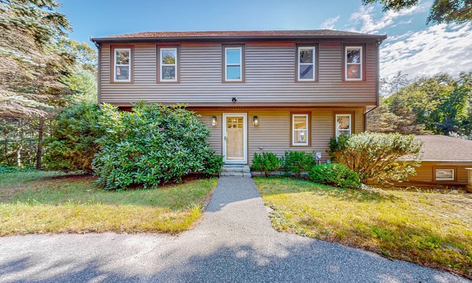 Cataumet Casa | Beautifully renovated home near area's beaches with cathedral ceilings & grill