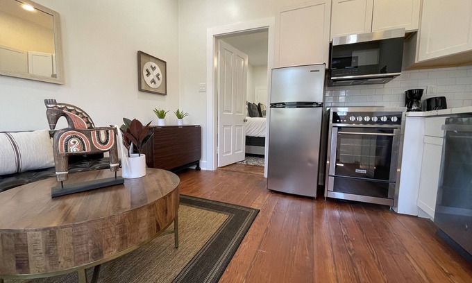 West Riverside Casa | Beautifully Restored! - New Orleans 3 Bedroom Shotgun Home-15 Min French Quarter