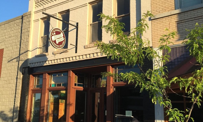 Hamilton Villa | Bellamente restaurada casa de placer en Main St sobre Blodgett Canyon Wine Bar