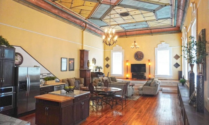 Marietta Cabina | Beautifully Restored Historic Ballroom in Downtown