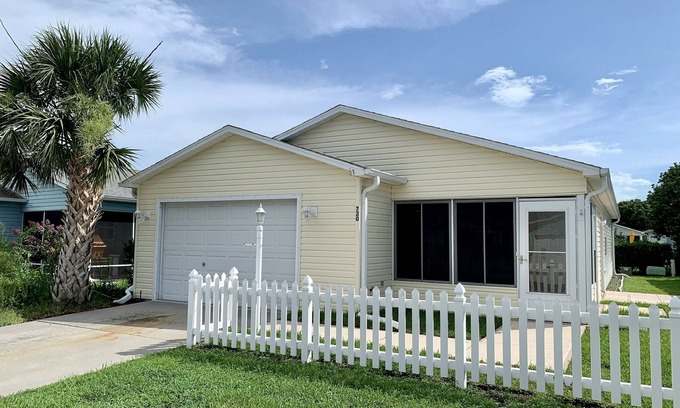 The Villages Casa | Beautifully updated and close to everything! Yamaha gas cart included!