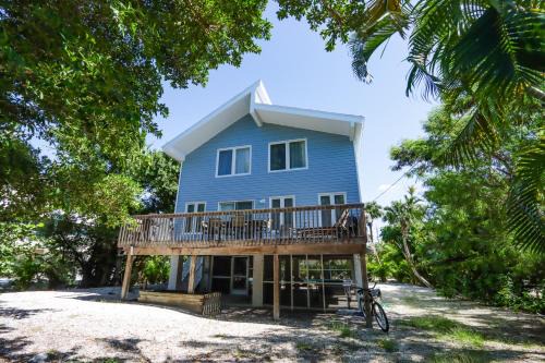 Captiva Casa | Beautifully Updated, 4 Bedroom Pool Home, 50 Yards to the Beach! Captiva Escapade
