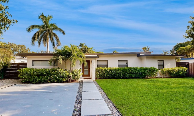 Riviera Estates Casa | Beautifully Updated Dog-Friendly Home with Free WiFi, and Enclosed Back Yard