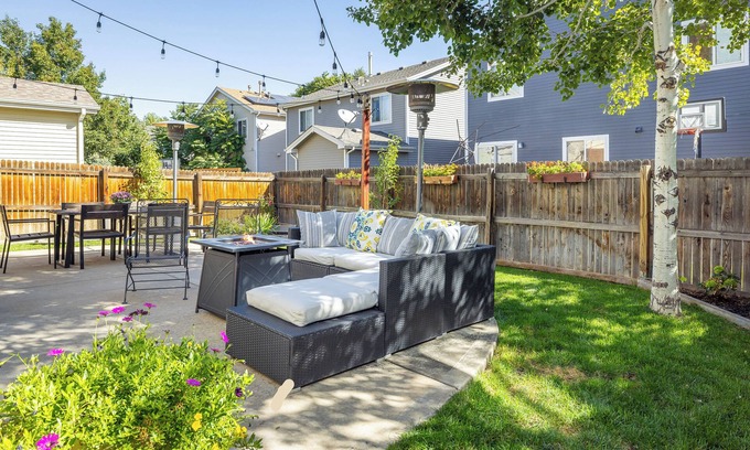 Northeast Park Hill Casa | Beautifully updated home with 3 bedrooms, 2 baths, large patio in central Denver